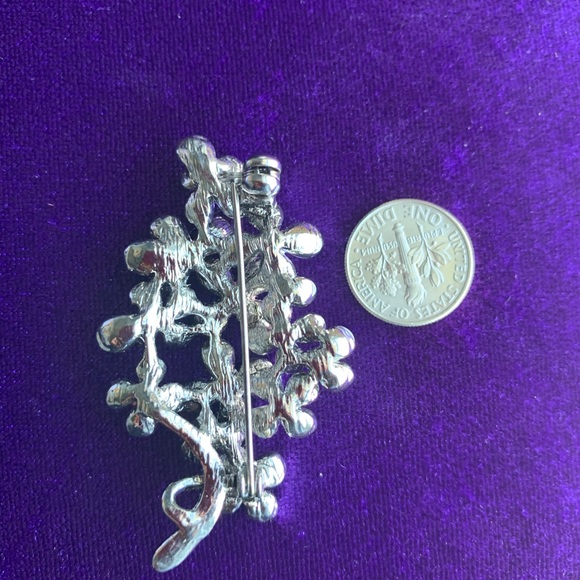 Floral Bouquet Brooch - Picture 2 of 8